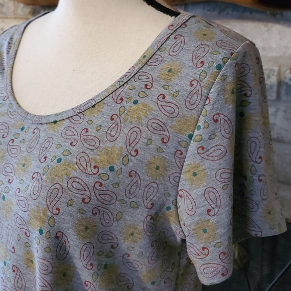 LuLaRoe Classic T - Picture 2 of 6